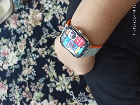 ساعت هوشمند گلوریمی مدل GS1 Pro 2024 دارای قابلیت های صفحه نمایش رنگی، صفحه نمایش لمسی، کنترل موسیقی (Music Player)، کنترل سطح اکسیژن خون، قابلیت مکالمه مستقیم، قابلیت مکالمه از طریق بلوتوث، پشتیبانی از زبان فارسی در منو و سیستم‌عامل بند سیلیکون