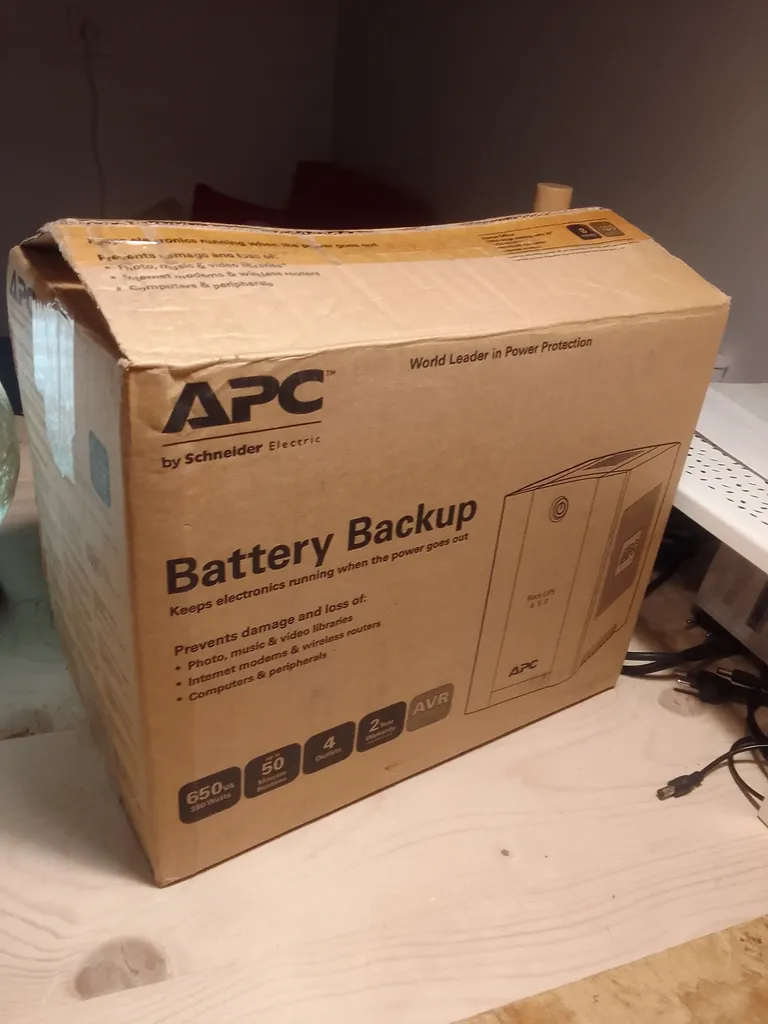 یو پی اس ای پی سی مدل BX650CI ظرفیت 650 ولت آمپر به همراه باطری داخلی