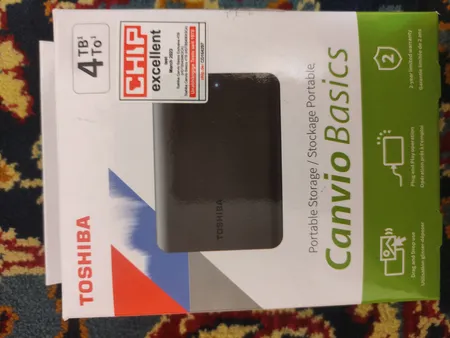 هارد اکسترنال توشیبا مدل Canvio Basics ظرفیت چهار ترابایت دارای رابط USB Type-A 3.0