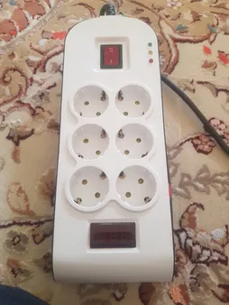 محافظ ولتاژ پارت الکتریک مدل PE8802