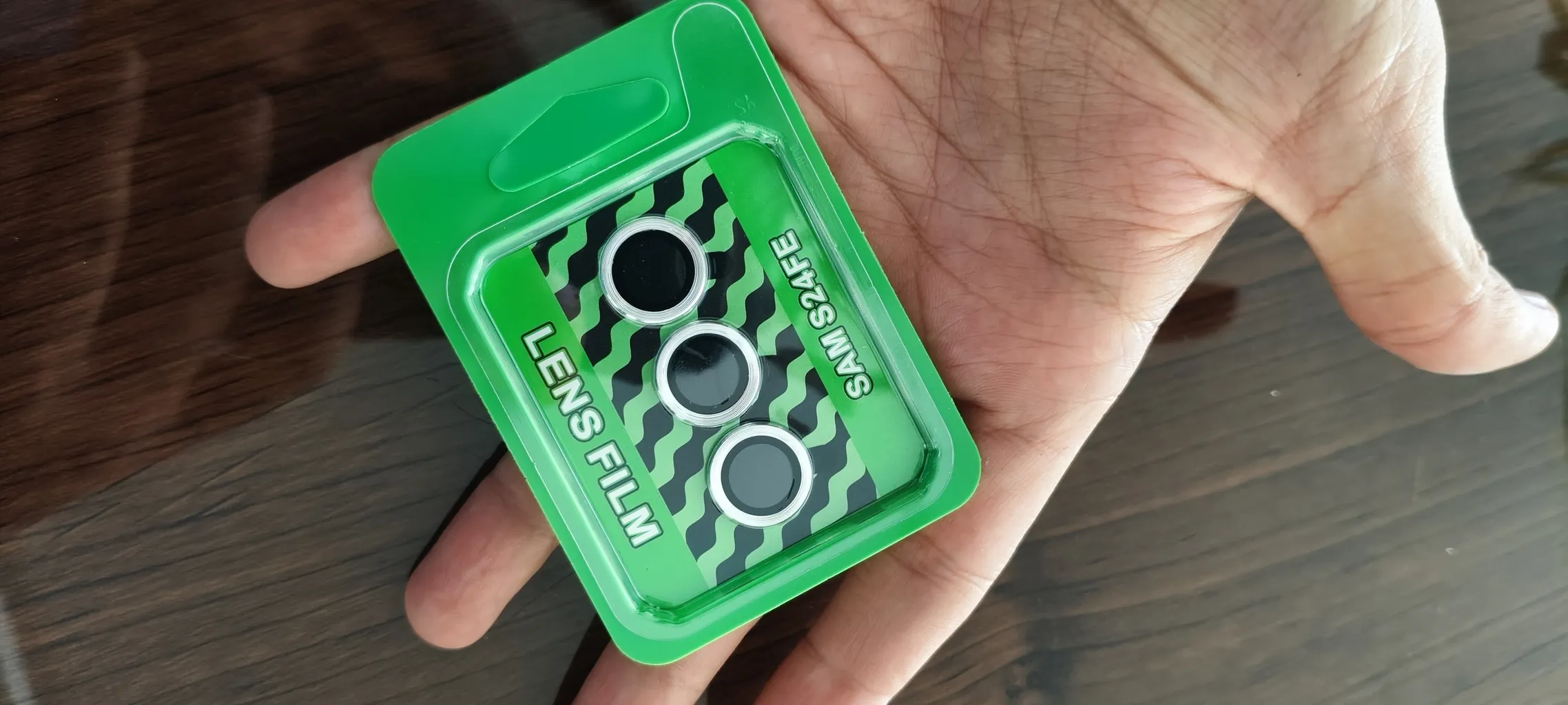 محافظ لنز دوربین تیسیکالا مدل شابلن دار فلزی مناسب برای گوشی سامسونگ Galaxy S24fe