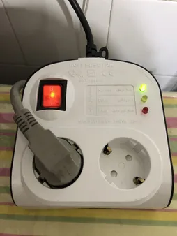 محافظ ولتاژ پارت الکتریک مدل 8787