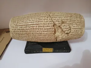 تجریه خرید مجسمه تندیس و پیکره شهریار مدل منشور آزادی ملل کد MO110