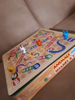 بازی منچ و مارپله تخته چوبی مدل Animals