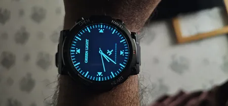 ساعت هوشمند مدل G͏9͏9͏ U͏ltra دارای کنترل موزیک، فشار خون، گام شمار، مکالمه بلوتوثی، پشتیبانی از زبان فارسی، قابلیت تغییر تصویر زمینه، بند سیلیکون