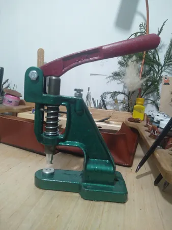 دستگاه پرس دکمه دی او کی مدل m01