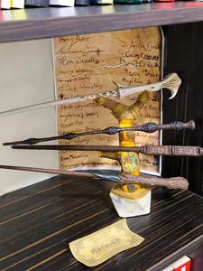 تجریه خرید اسباب بازی زینتی مدل چوب دستی جادویی هری پاتر طرح پرفسور اسنیپ به همراه کارت قطار و نقشه غارتگر