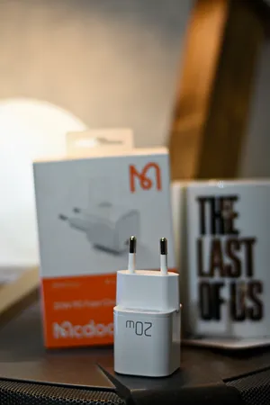 شارژر دیواری 20 وات مک دودو مدل CH-402