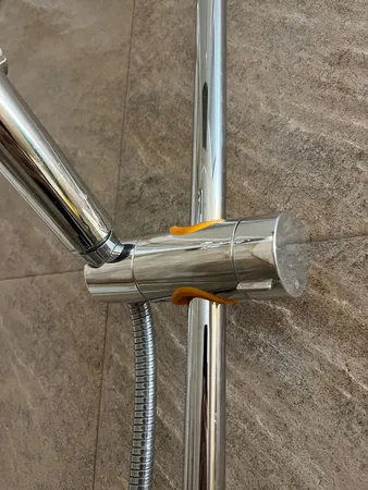 نگهدارنده سردوش حمام سیلک لند مدل SLZ