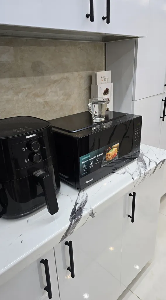 مایکروویو 20 لیتر هایسنس مدل H20MOBS15