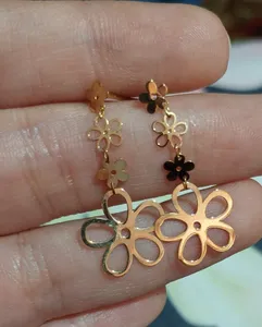 تجریه خرید گوشواره طلا 18 عیار زنانه مایا ماهک مدل ME0934 طرح شکوفه سیب