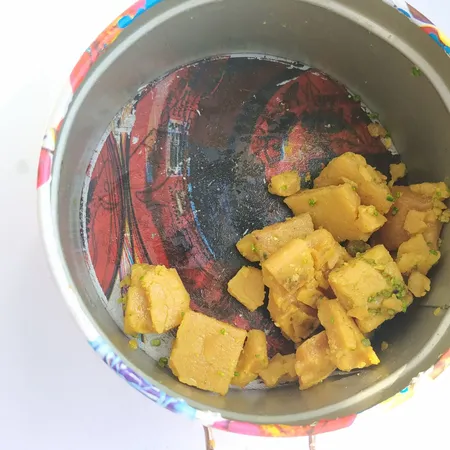 سوهان زعفرانی حبه قم - 400 گرم