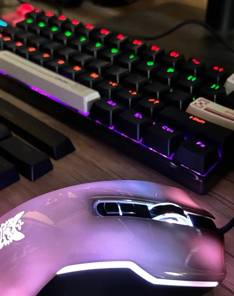 کیبورد گیمینگ اونیکوما مدل G55 RGB، مکانیکال سوییچ قهوه‌ای، Tenkeyless، نورپردازی RGB