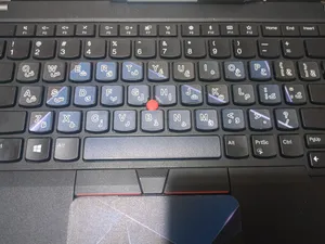 تجریه خرید استیکر لپ تاپ توییجین و موییجین طرح هندسی کد 41 مناسب برای لپ تاپ 15.6 اینچ به همراه برچسب حروف فارسی کیبورد