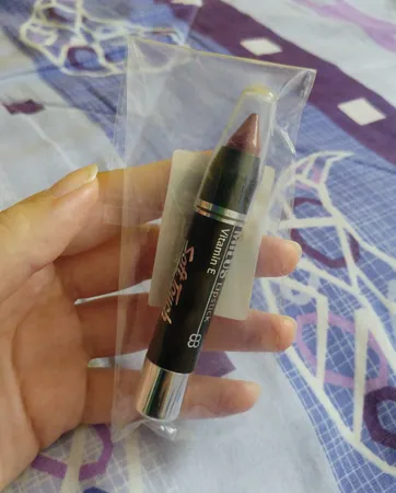 رژ لب مدادی میلوس شماره 37