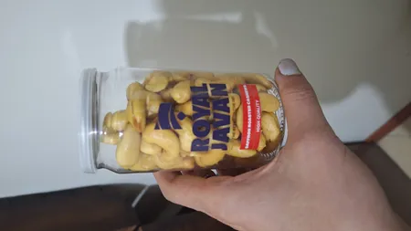 بادام هندی برشته زعفرانی رویال جوان - 130 گرم