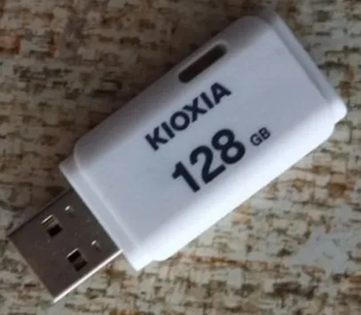فلش مموری کیوکسیا مدل U202 ظرفیت 128 گیگابایت با رابط USB 2.0