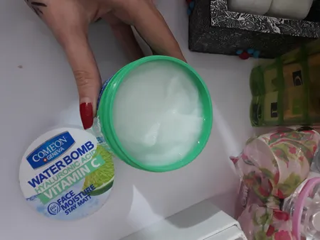 کرم آبرسان کامان سری واتربمب مدل VITAMIN C حجم 200 میلی‌لیتر