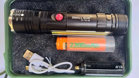 چراغ قوه اسمال سان مدل ZY-T626