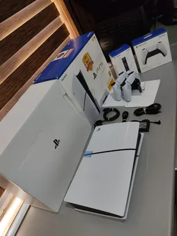 کنسول بازی سونی مدل PlayStation 5 Slim ظرفیت یک ترابایت ریجن 2016A اروپا به همراه دسته اضافی و پایه شارژر