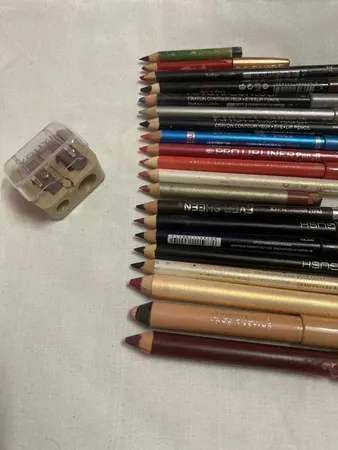 مداد تراش آرایشی یویی مدل pro