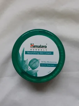 کرم مرطوب‌کننده هیمالیا مدل Herbals حجم 150 میلی‌لیتر
