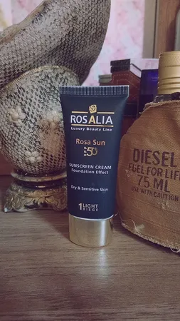 کرم ضدآفتاب رنگی رزالیا SPF50 مدل Dry and Sensitive Skin، مناسب پوست‌های خشک و حساس، حجم 40 میلی‌لیتر