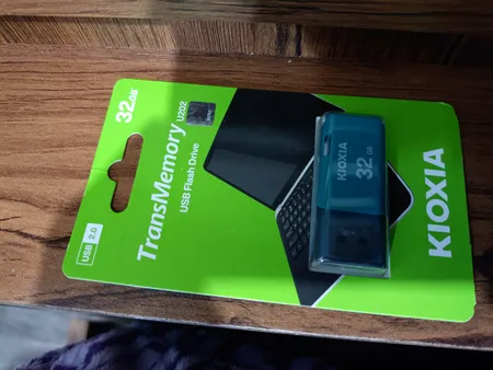 فلش مموری کیوکسیا مدل U202 ظرفیت 32 گیگابایت