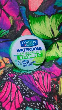 کرم آبرسان کامان سری واتربمب مدل VITAMIN C حجم 200 میلی‌لیتر