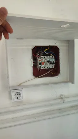 شلف دیواری مدل پوشاننده جعبه فیوز