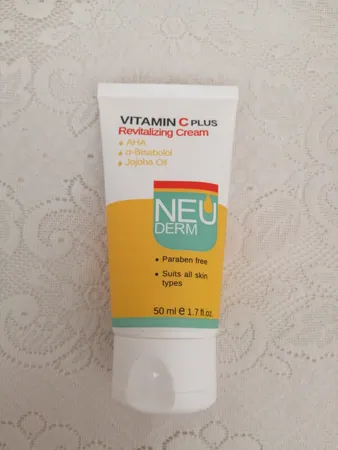 کرم روشن کننده نئودرم مدل Vitamin C Plus حجم 50 میلی لیتر