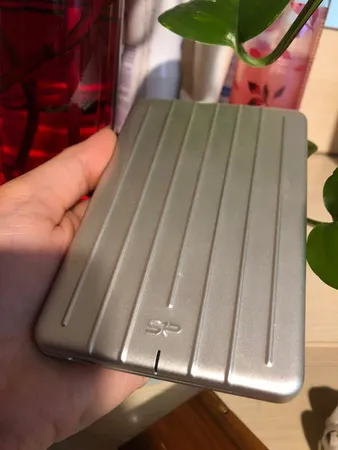 هارد اکسترنال سیلیکون پاور مدل Armor A75 ظرفیت یک ترابایت دارای رابط USB Type-A 3.2