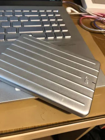 هارد اکسترنال سیلیکون پاور مدل Armor A75 ظرفیت یک ترابایت دارای رابط USB Type-A 3.2