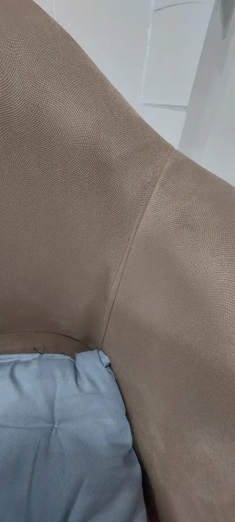 صندلی مدل ایزی پارچه ای پایه ایفلی چوبی