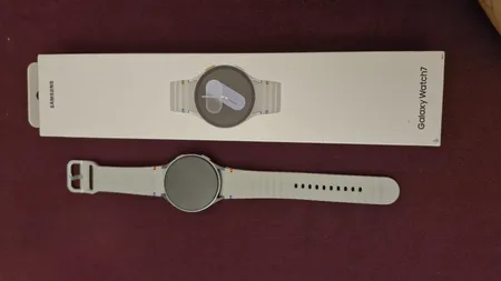ساعت هوشمند سامسونگ مدل Galaxy Watch 7 44mm دارای قابلیت های کنترل موسیقی (Music Player) بند پلاستیک