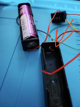 جا باتری لیتیوم مدل 18650 بسته 4 عددی