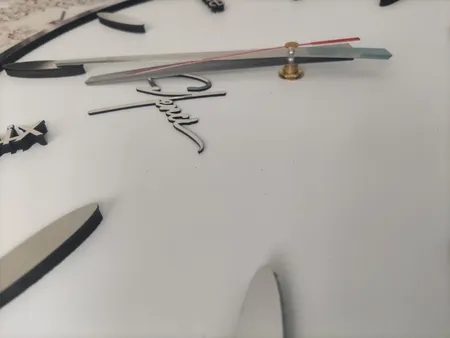 ساعت دیواری اِلِنسی مدل Arshida