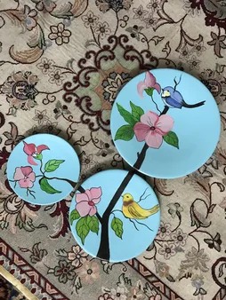 بشقاب دیوارکوب سفالی طرح پرنده کد D56-A مجموعه 3 عددی