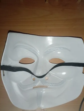 ماسک ایفای نقش مدل وی