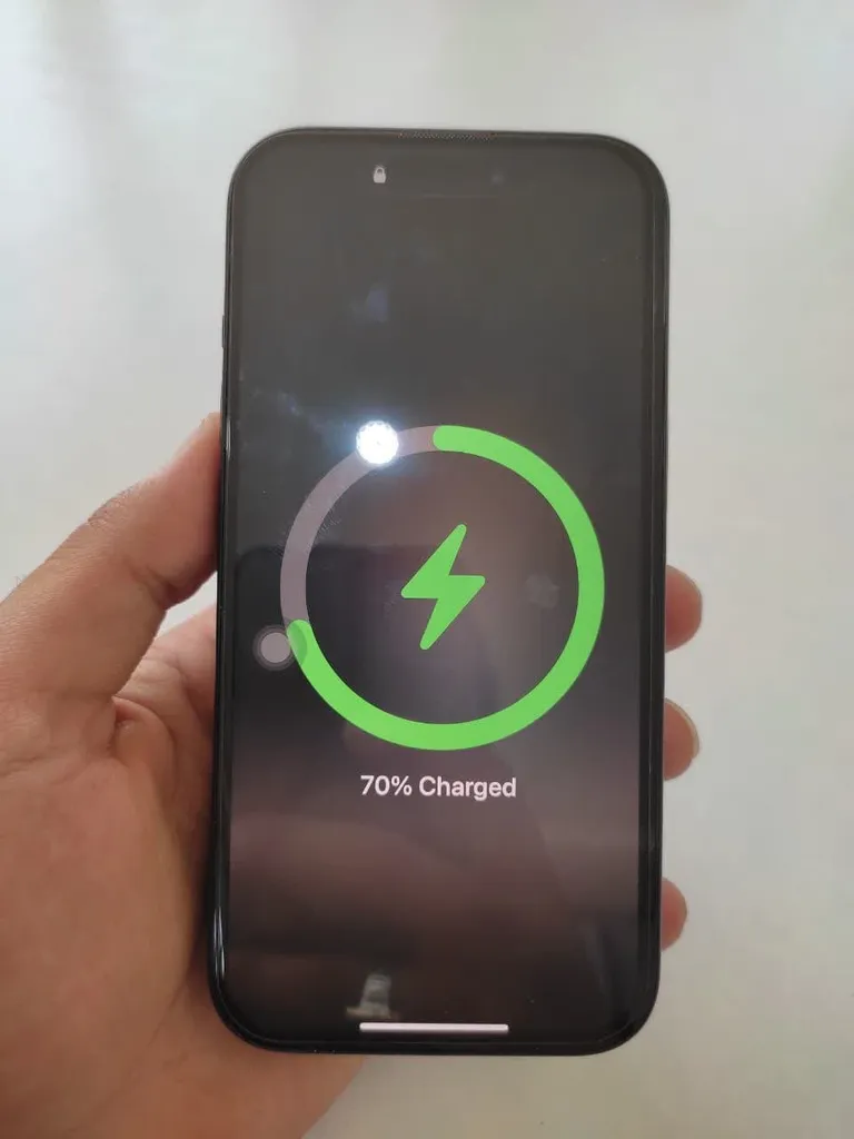 پاوربانک اوی طرح مگ سیف مدل P113K-22.5W ظرفیت 10000 میلی آمپر ساعت