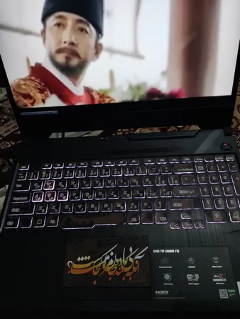 استیکر لپ تاپ توییجین و موییجین طرح شعر فارسی کد 02 مناسب برای لپ تاپ 15.6 اینچ به همراه برچسب حروف فارسی کیبورد