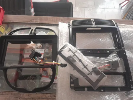 قاب مانیتور خودرو مدل RK10009 مناسب برای پژو 206