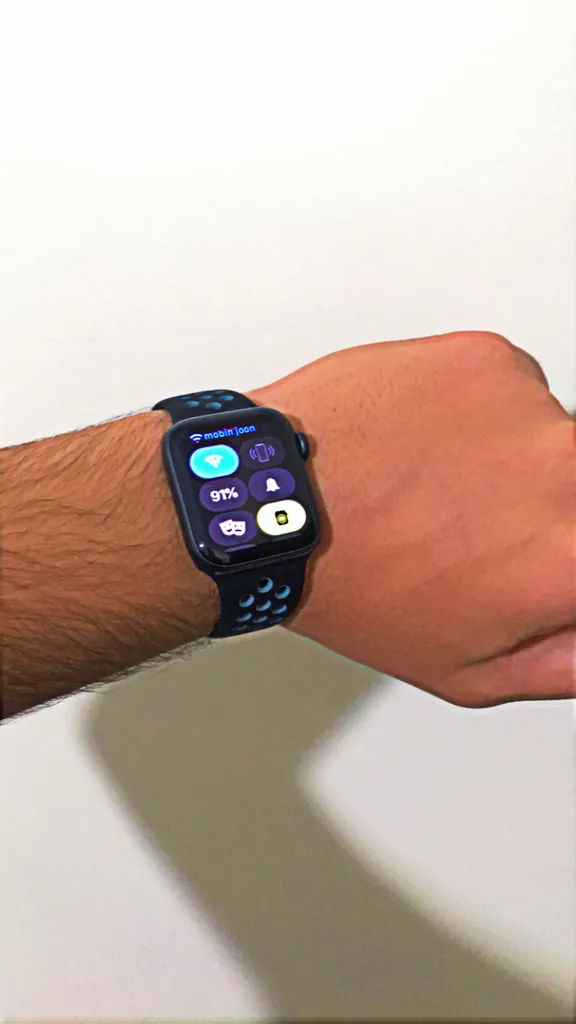 ساعت هوشمند اپل واچ سری SE مدل 40mm Aluminum Case with Sport silicone Band