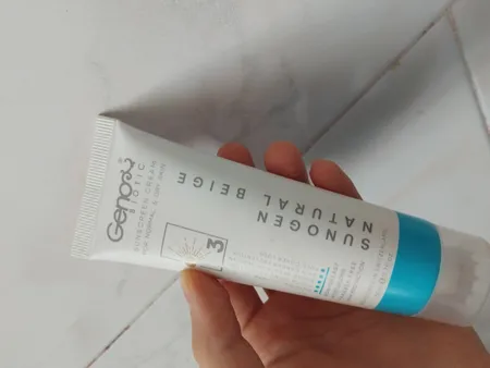 کرم ضدآفتاب رنگی ژنوبایوتیک SPF50 مدل NBD3، مناسب پوست‌های خشک و معمولی، حجم 50 میلی‌لیتر