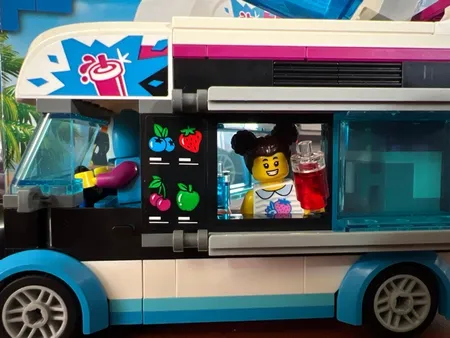 ساختنی لگو مدل LEGO 60384 City Penguin Slushy Van