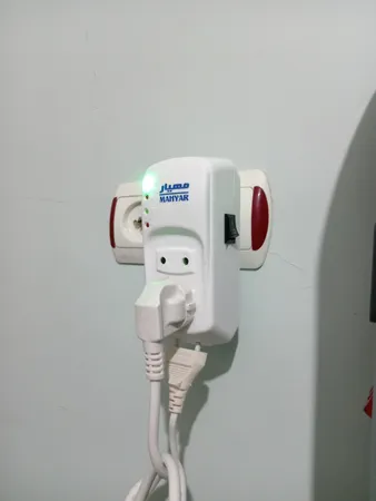 محافظ ولتاژ مهیار مدل MH3.D دیواری