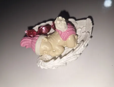 مجسمه سنگی مدل نوزاد روی بال فرشته