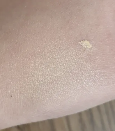 کرم پودر BB درماتیپیک دارای spf 20 رنگ بژ طبیعی حجم 30 میلی لیتر