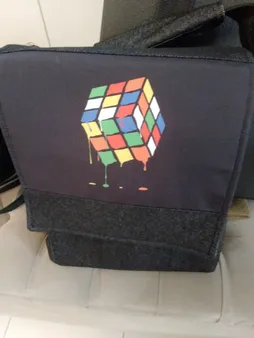 کیف دوشی پسرانه گالری چی چاپ طرح روبیک کد 65748