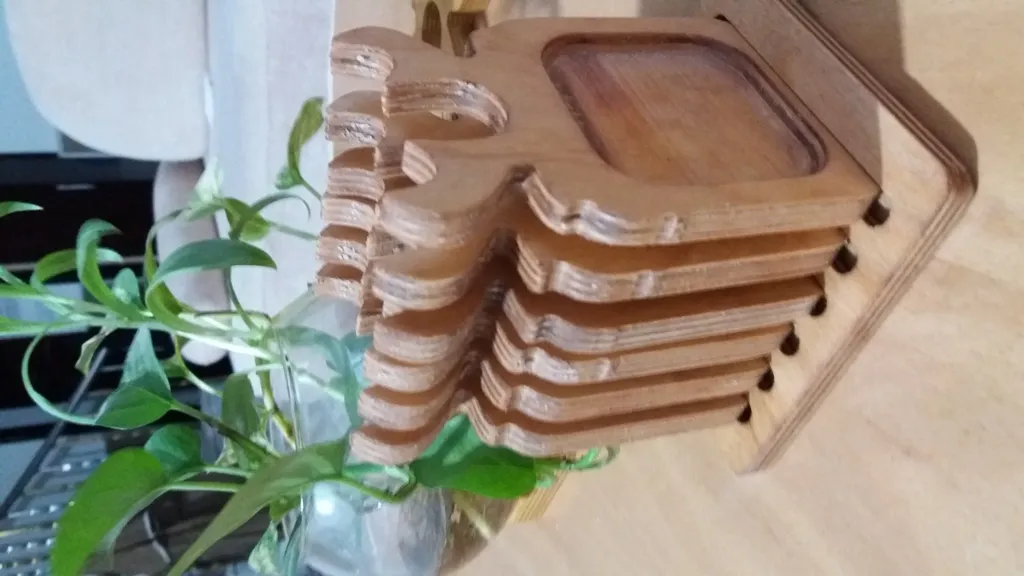 زیر لیوانی مدل مربع گوزنی چوبی مجموعه 6 عددی